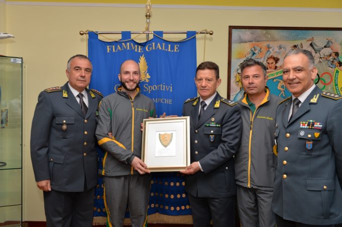 Niccolò Campriani con da sx Col. Parrinello, Gen.B. Romano, Lgt. Erriu e Cap. Conti