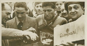 26° Giro 'Italia 1938  Premiazione Cinelli  Rieti Roma © Courtesy Galleria Campari