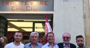 Il Presidente Betturri con il Presidente del Coni Lazio Riccardo Viola (a sinistra) e il Direttore Generale della Lega Pro Francesco Ghirelli (a destra), oltre ai giocatori Vendetti e Mastromattei