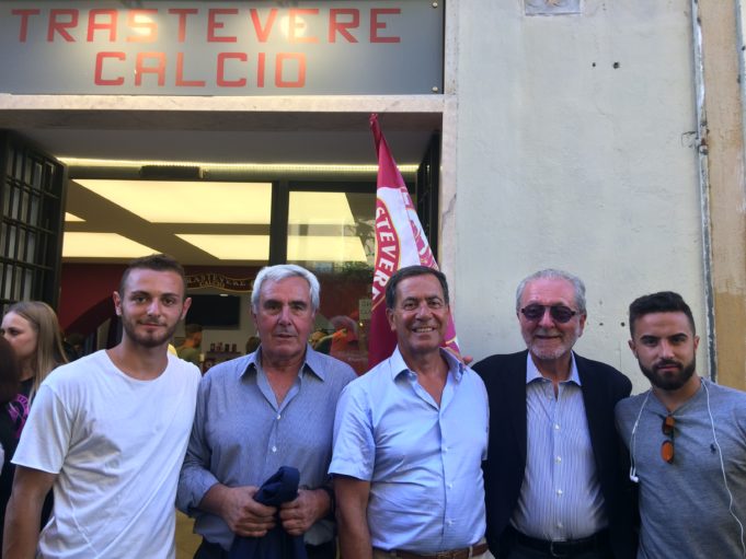 Il Presidente Betturri con il Presidente del Coni Lazio Riccardo Viola (a sinistra) e il Direttore Generale della Lega Pro Francesco Ghirelli (a destra), oltre ai giocatori Vendetti e Mastromattei